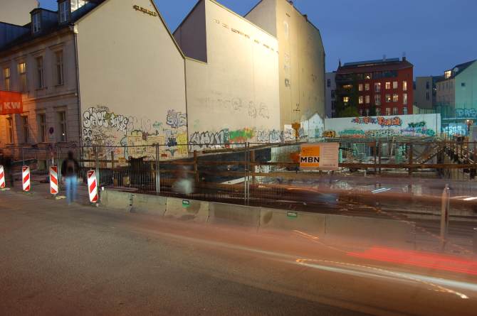 Auguststra�e 68: Flutlicht bauen