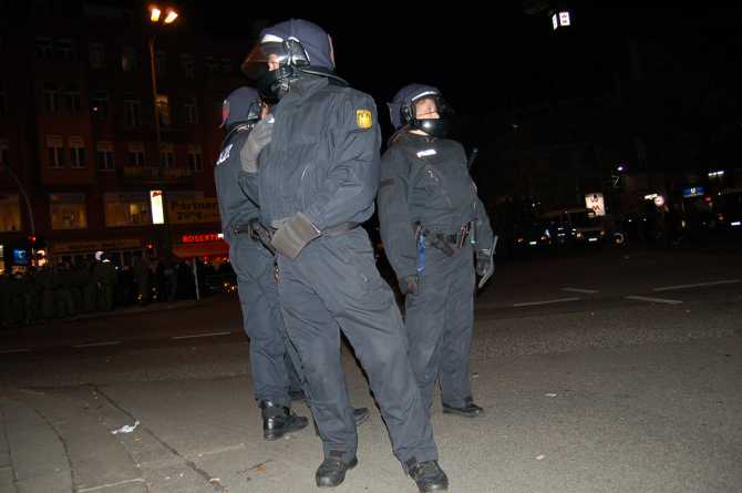 police05.jpg