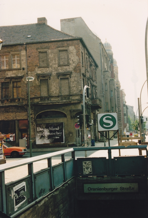 Tucholskystrasse_Eck_Oranienburgerstrasse_1992.jpg